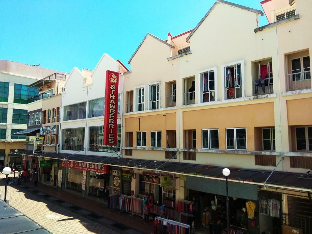 Sandakan Backpackers Hostel Exterior photo